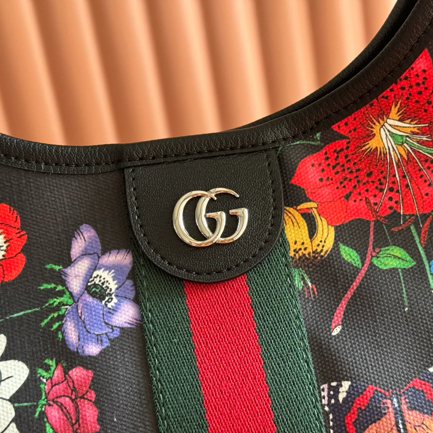 Классические Сумки Женские Gucci 18148090