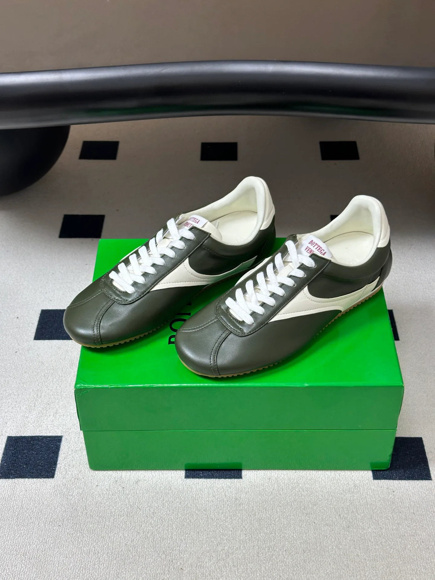 Кроссовки Женские Bottega Veneta 18070054