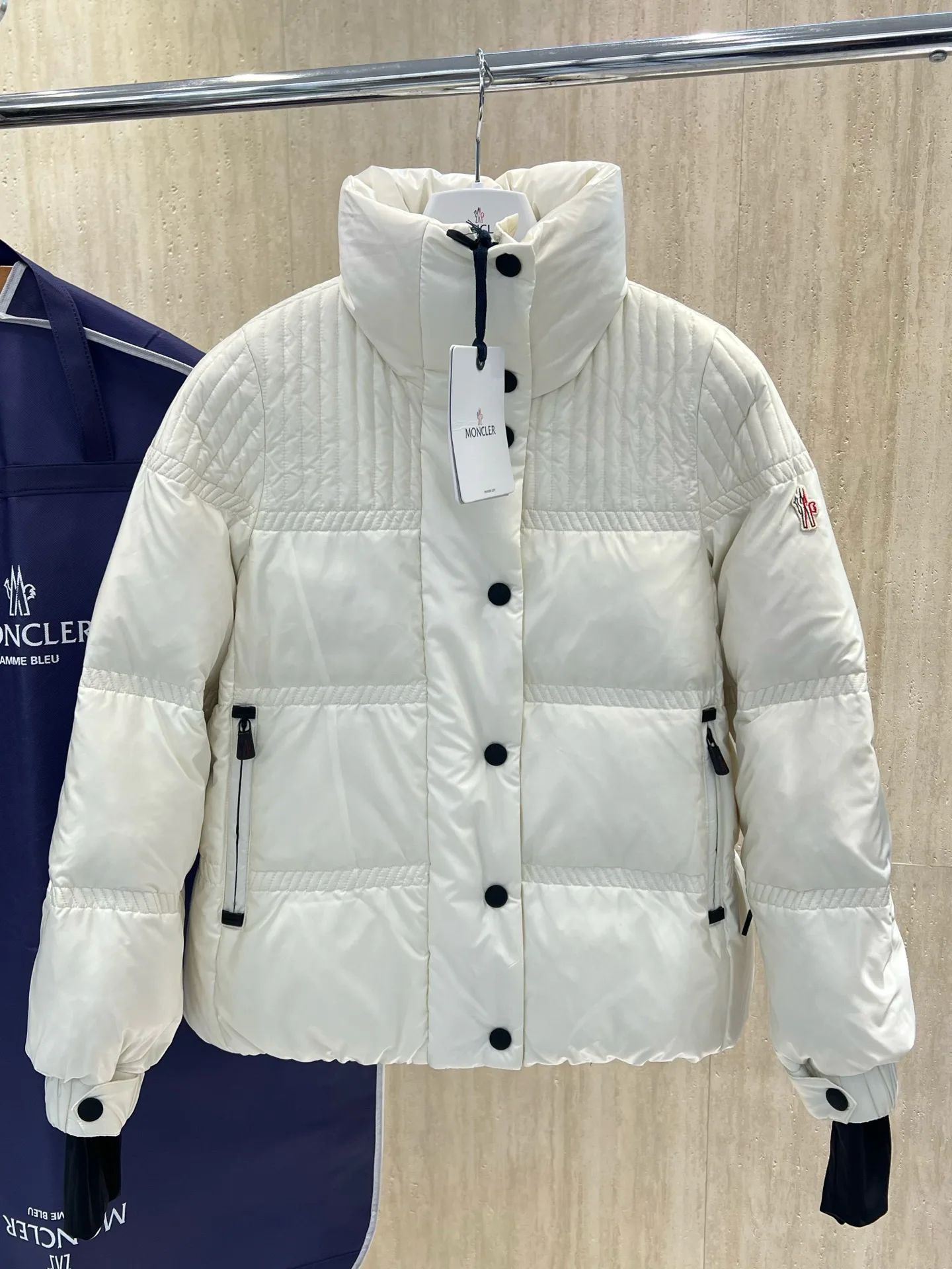 Куртки И Пуховики Мужские Moncler 18231503