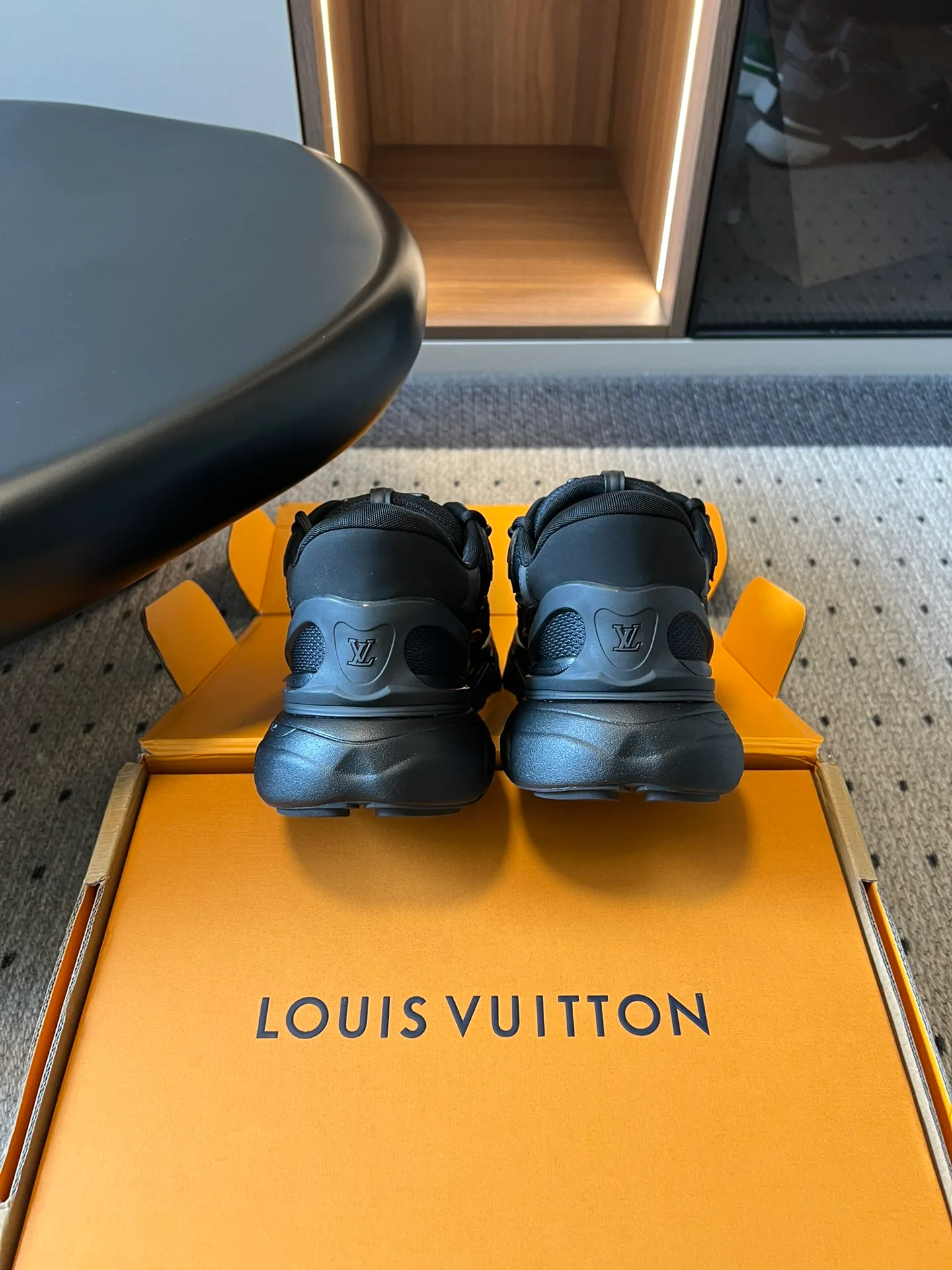 Кроссовки Женские Louis Vuitton 13368292