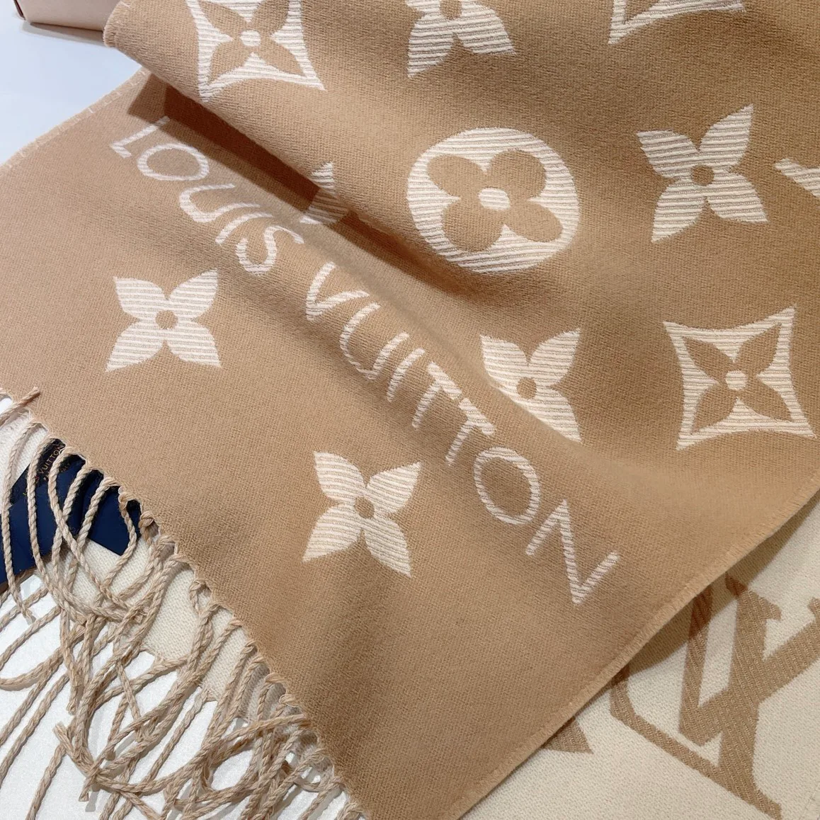 Шарфы Louis Vuitton 263900