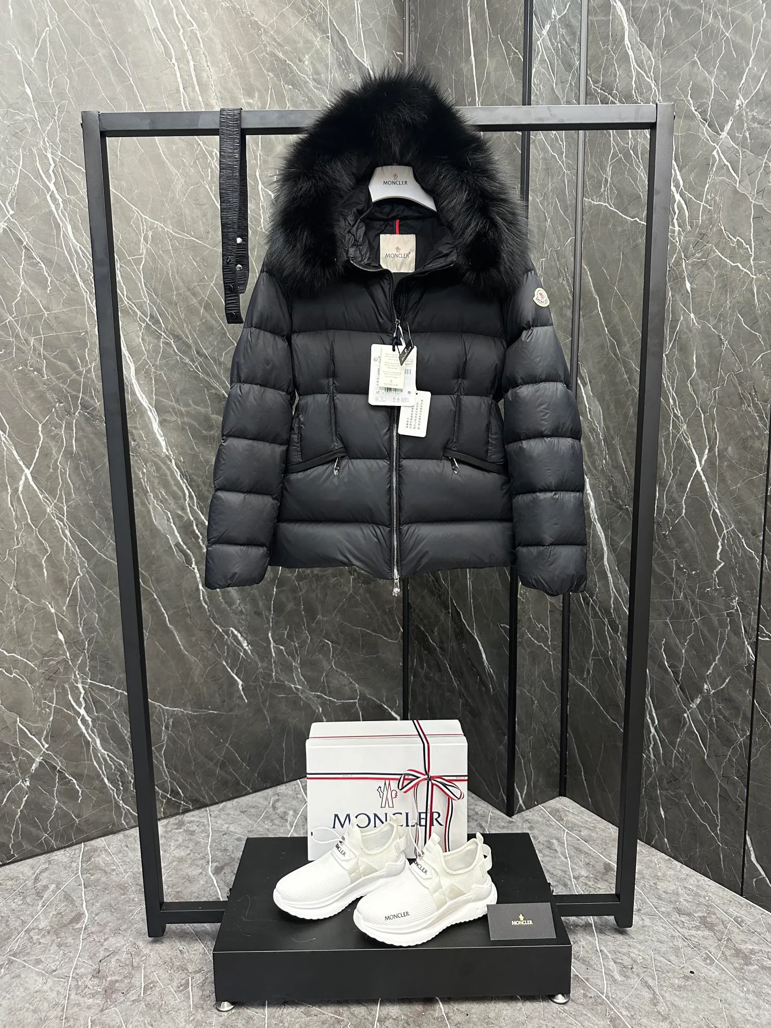 Куртки И Пуховики Женские Moncler 18615222