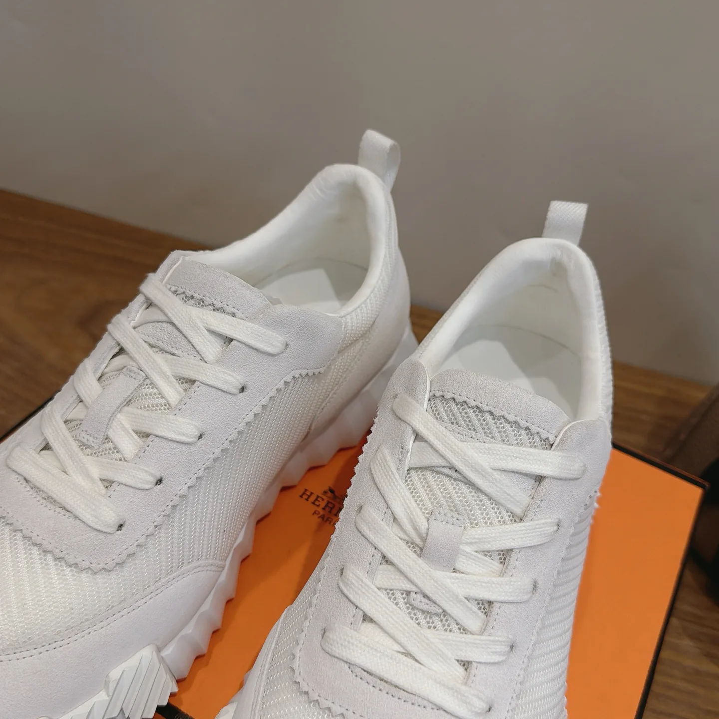 Кроссовки Женские Hermes 17303724