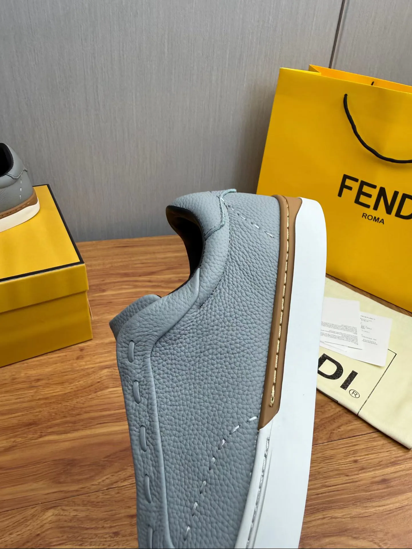 Кроссовки Женские Fendi 18103055
