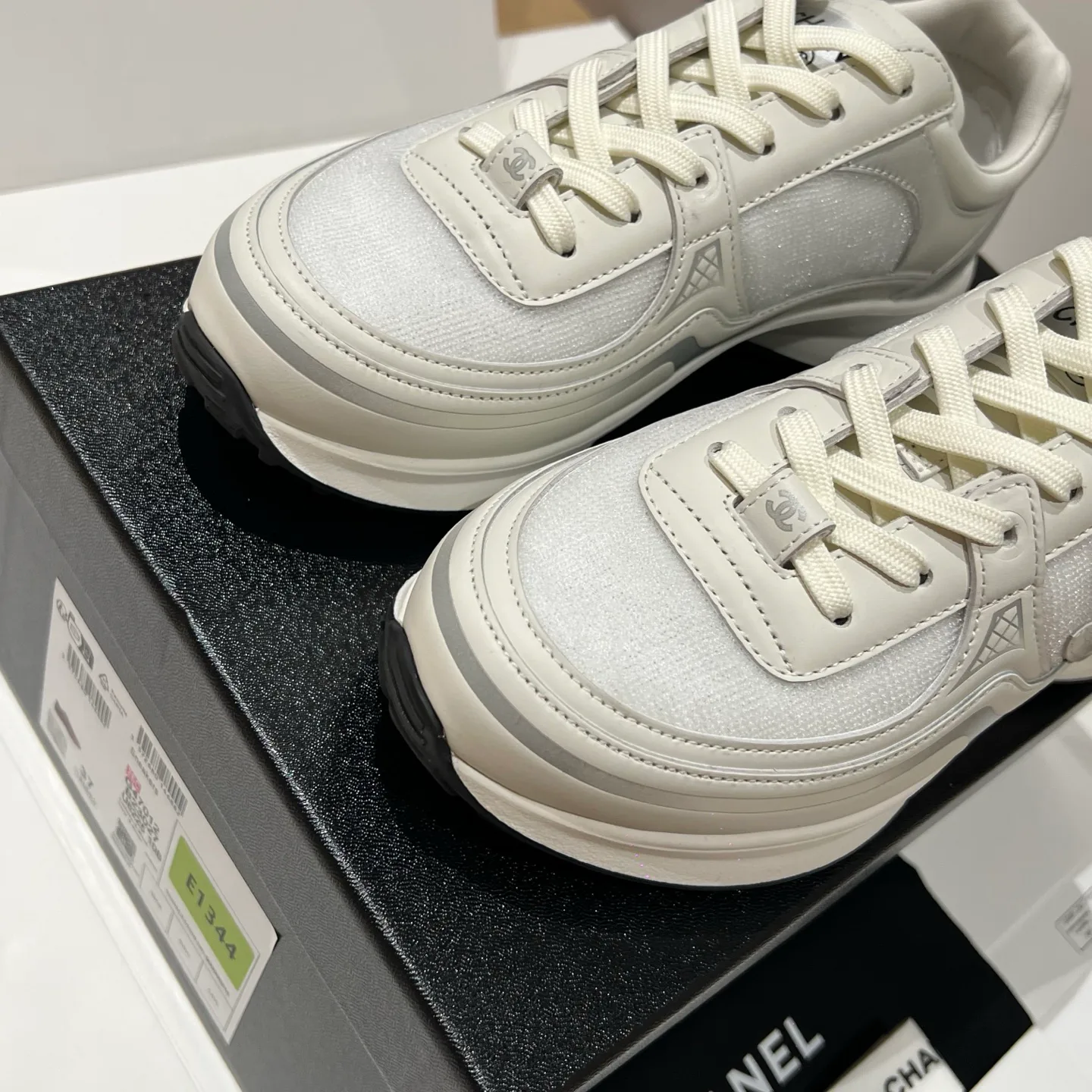 Кроссовки Женские Chanel 12827634
