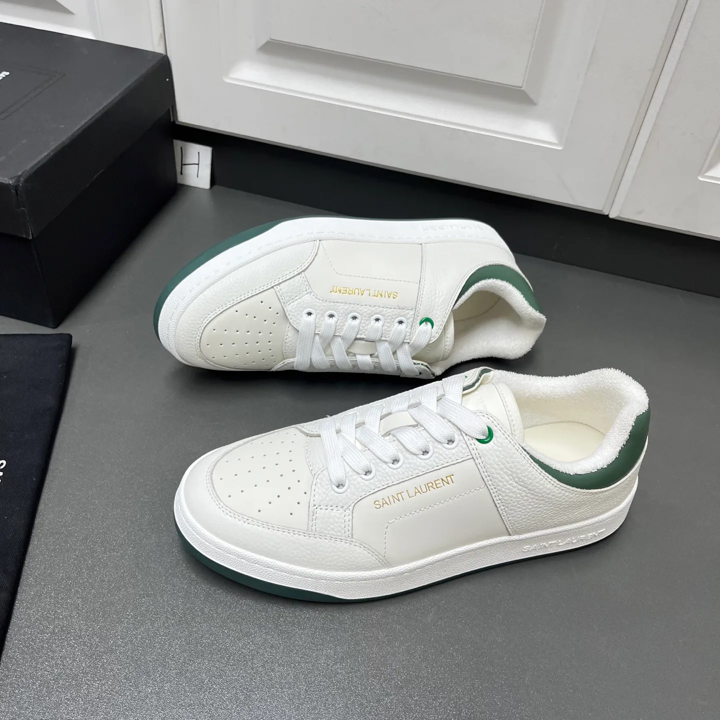 Кроссовки Женские Saint Laurent 17636686