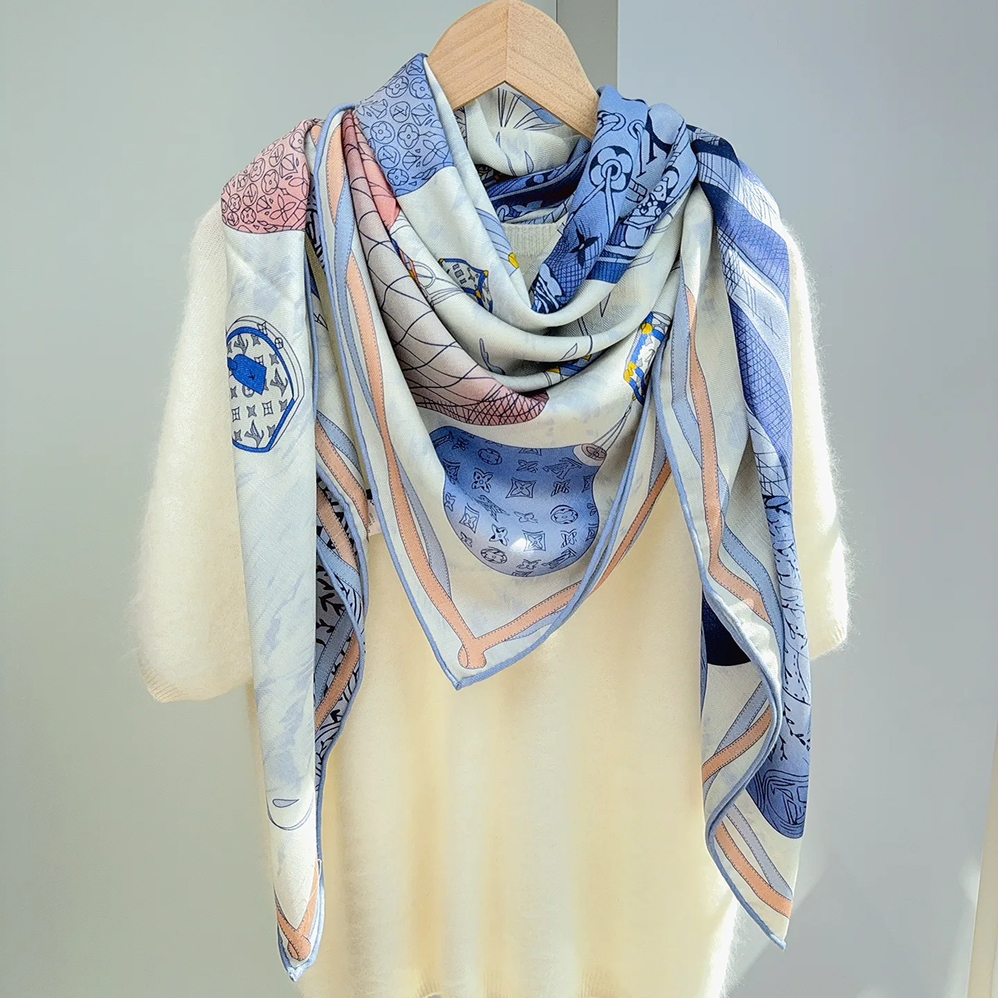 Шарфы Louis Vuitton 136752