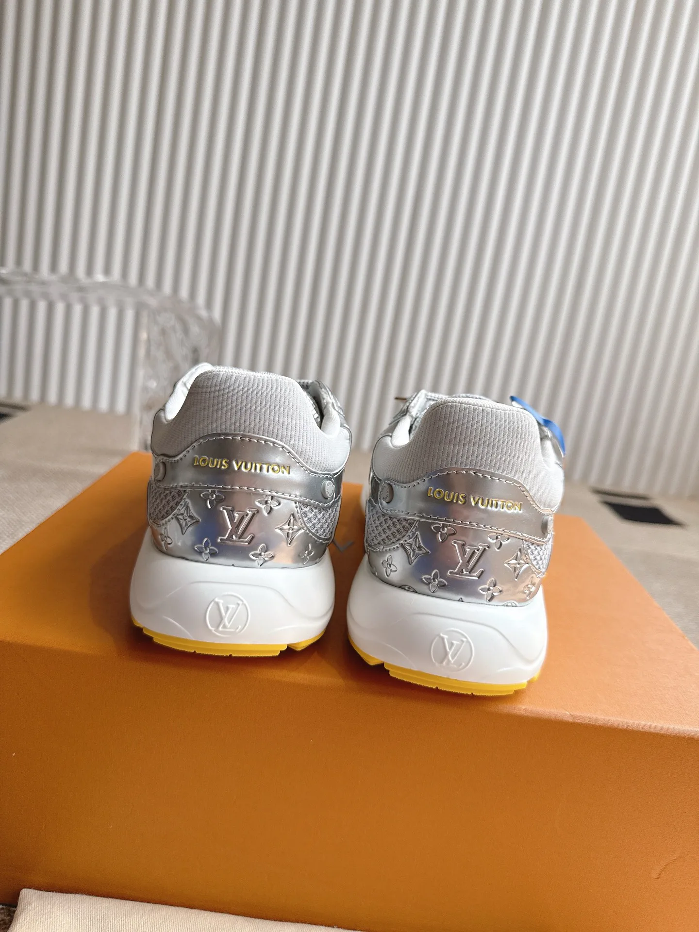 Кроссовки Женские Louis Vuitton 13351302