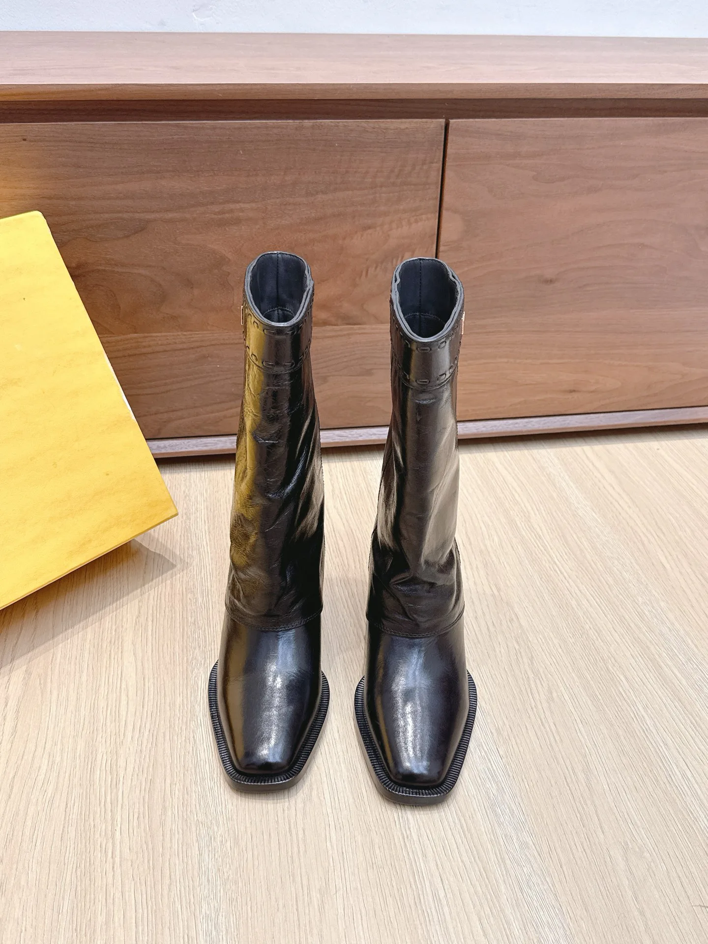 Сапоги Женские Fendi 18092438