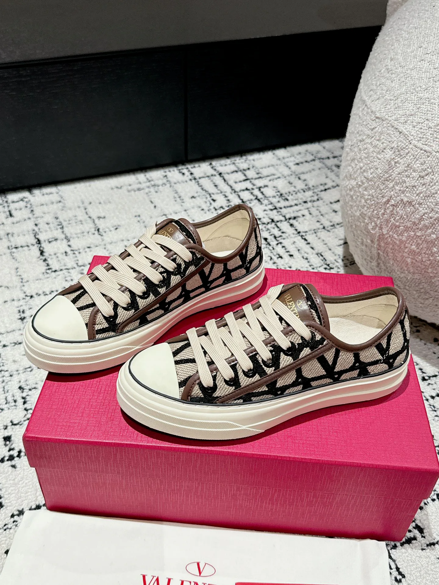Кроссовки Женские Valentino 11621706