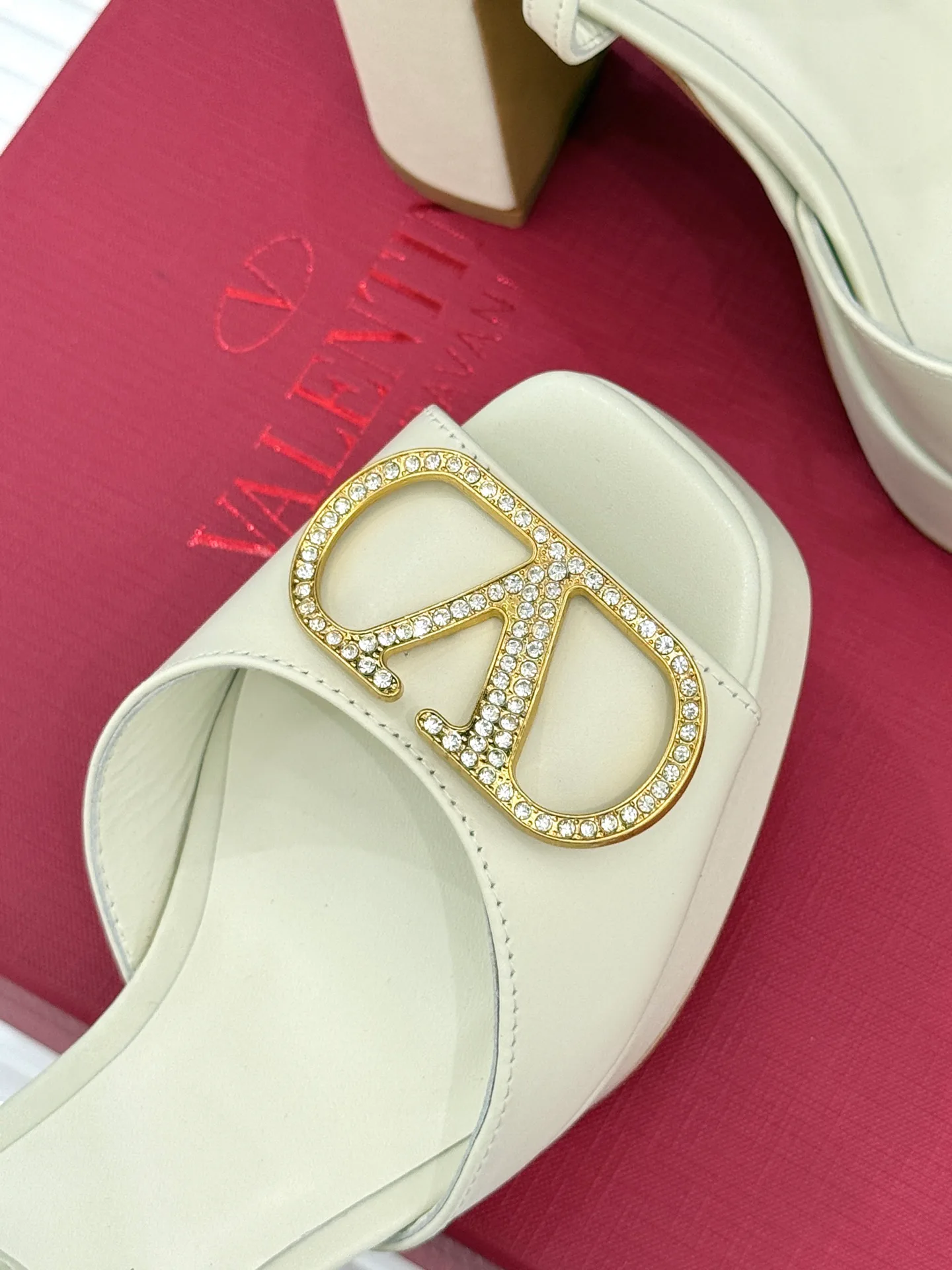 Босоножки Женские Valentino 19577242