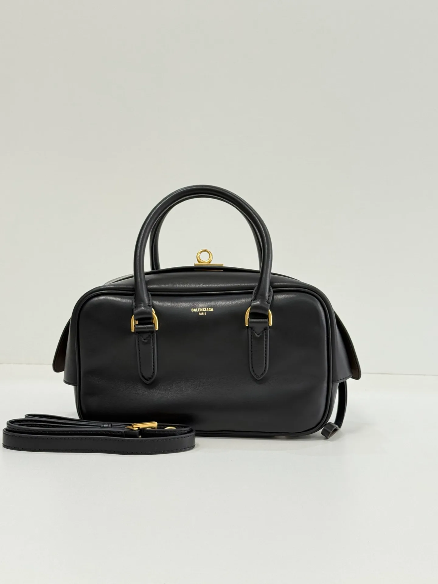 Классические Сумки Женские Balenciaga 18136030