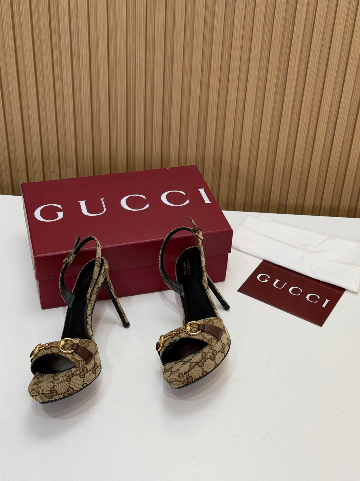 Босоножки Женские Gucci 18396265
