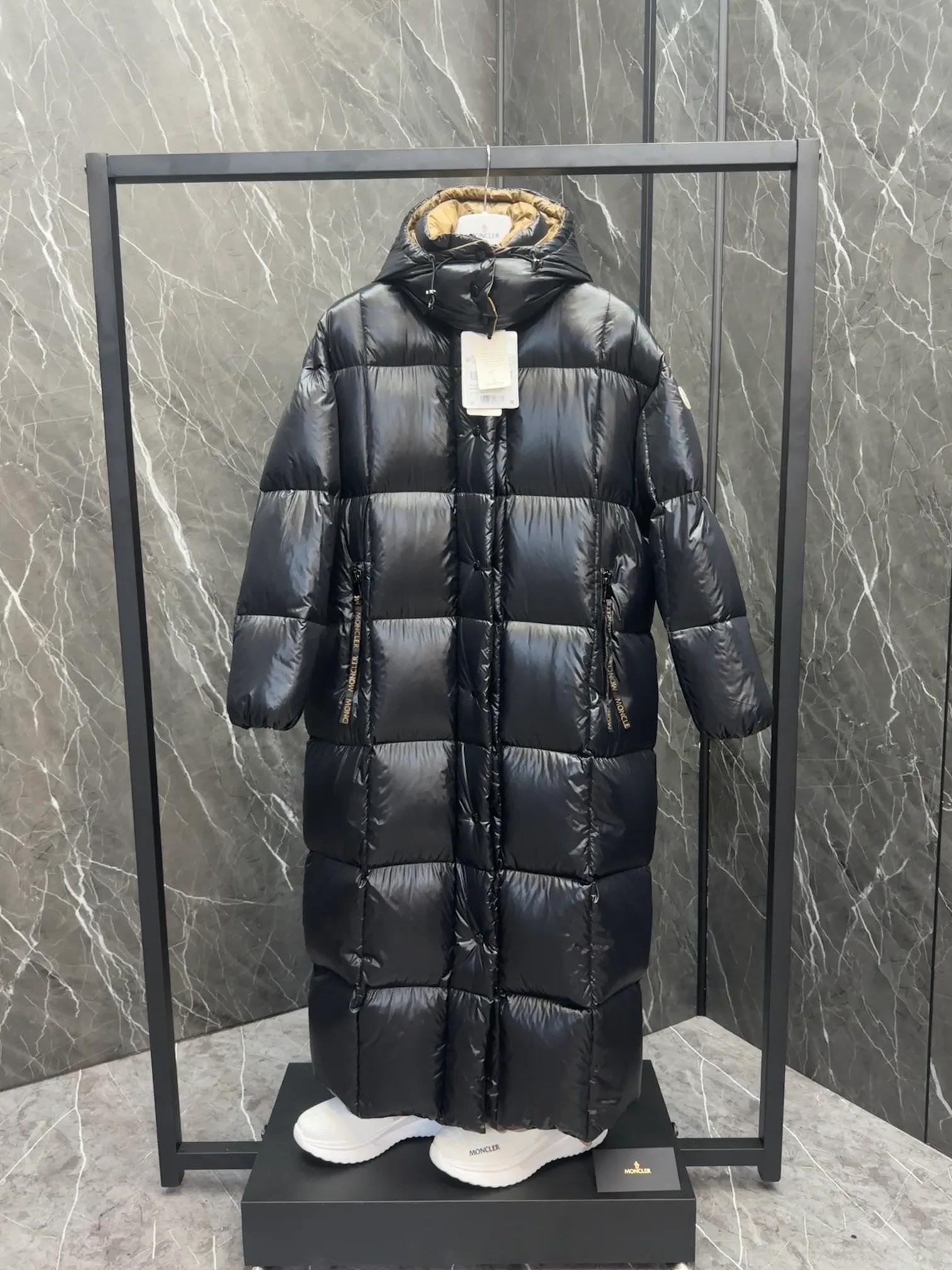Куртки И Пуховики Женские Moncler 18443643