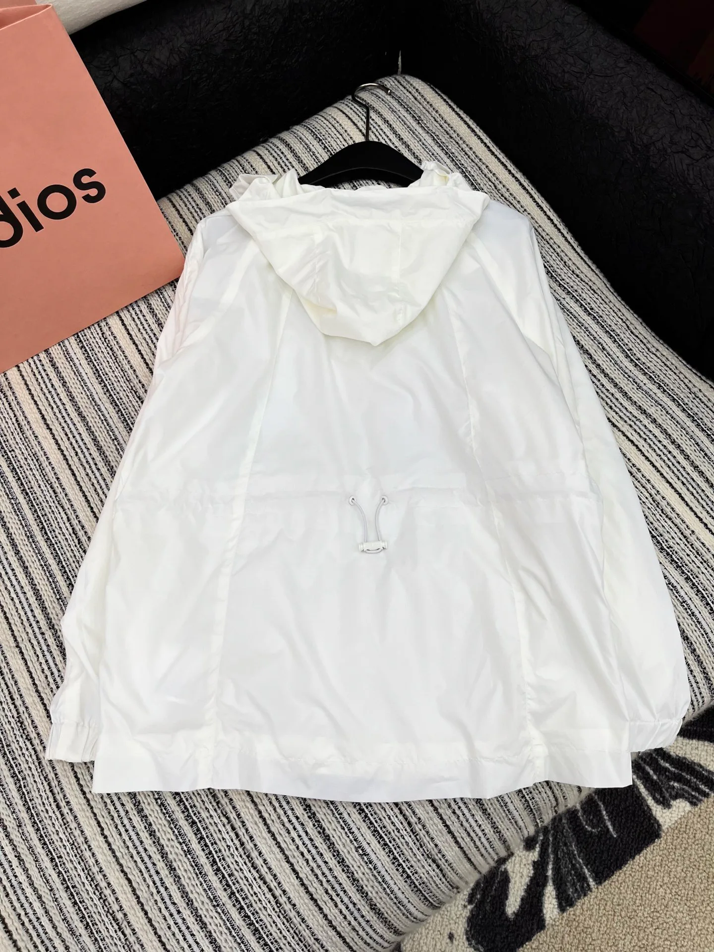 Куртки И Пуховики Женские Miu Miu 21464