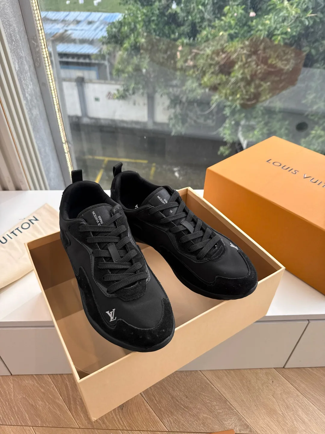 Кроссовки Женские Louis Vuitton 18053501