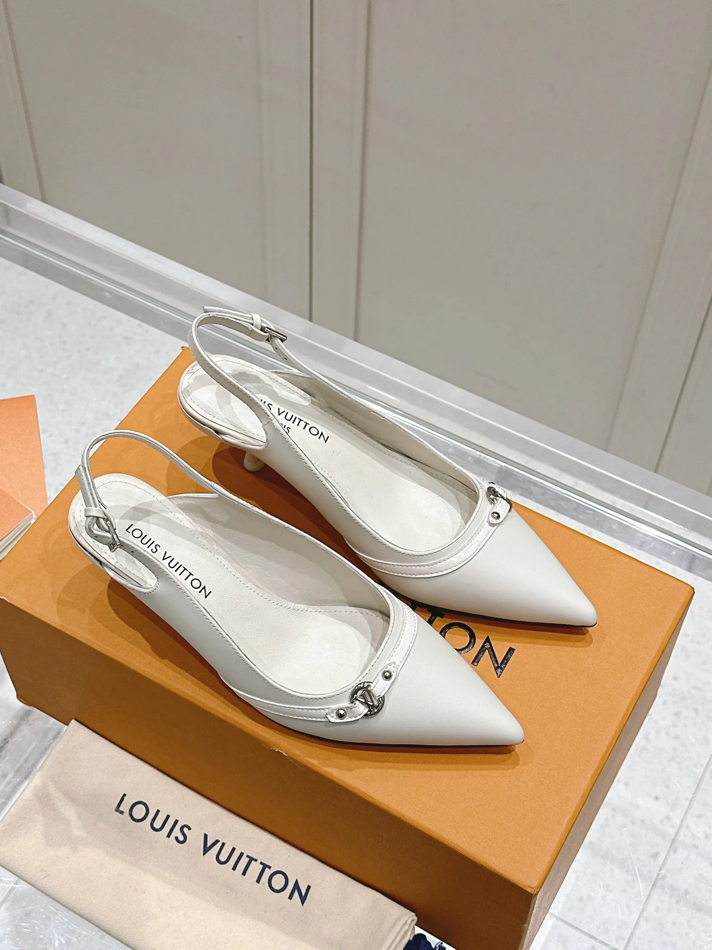 Туфли Женские Louis Vuitton 18608