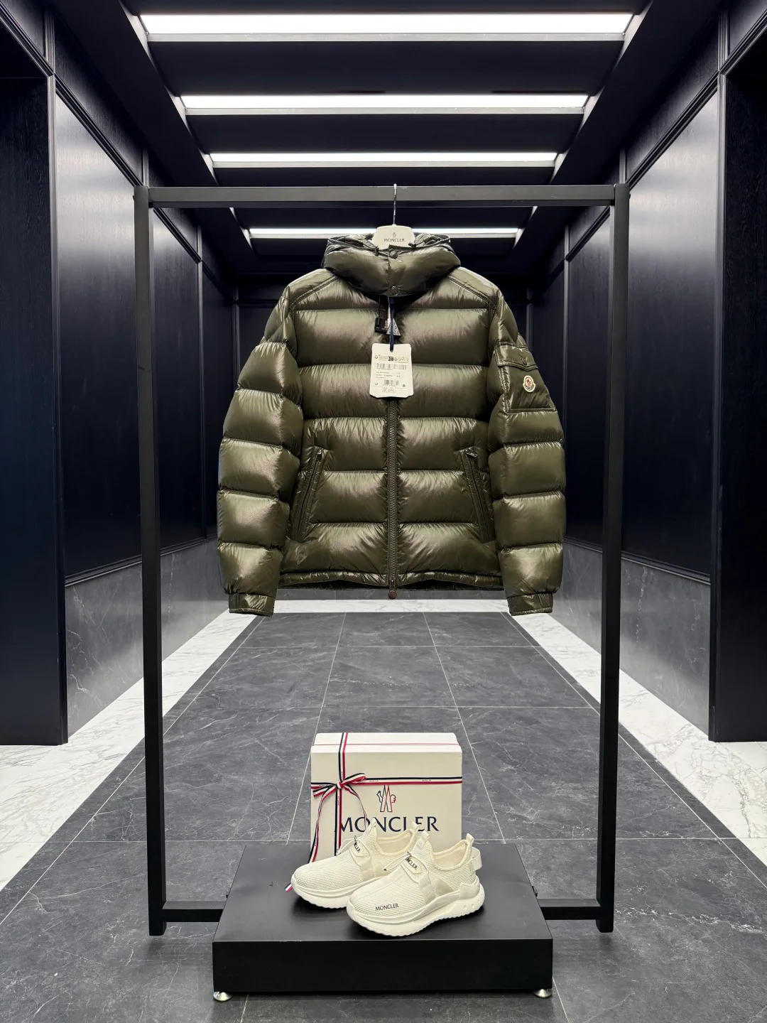 Куртки И Пуховики Женские Moncler 1694334