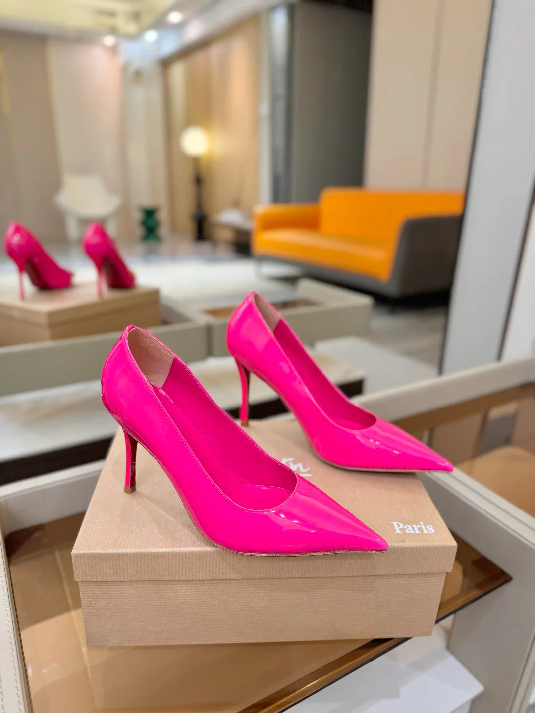 Туфли Женские Christian Louboutin 17981463