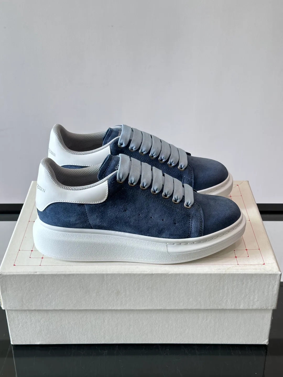 Кроссовки Женские Alexander Mcqueen 17447548