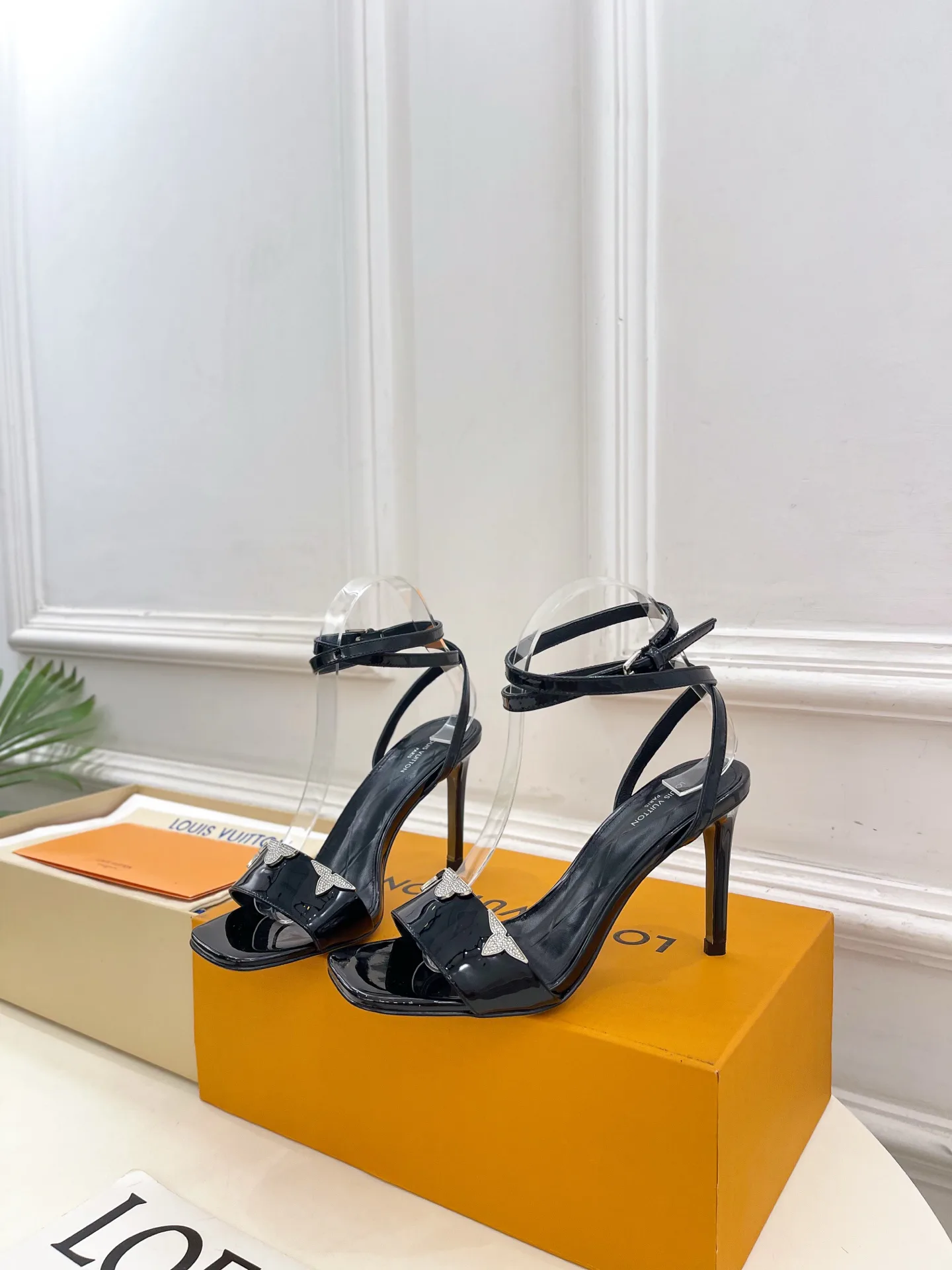 Босоножки Женские Louis Vuitton 11539510