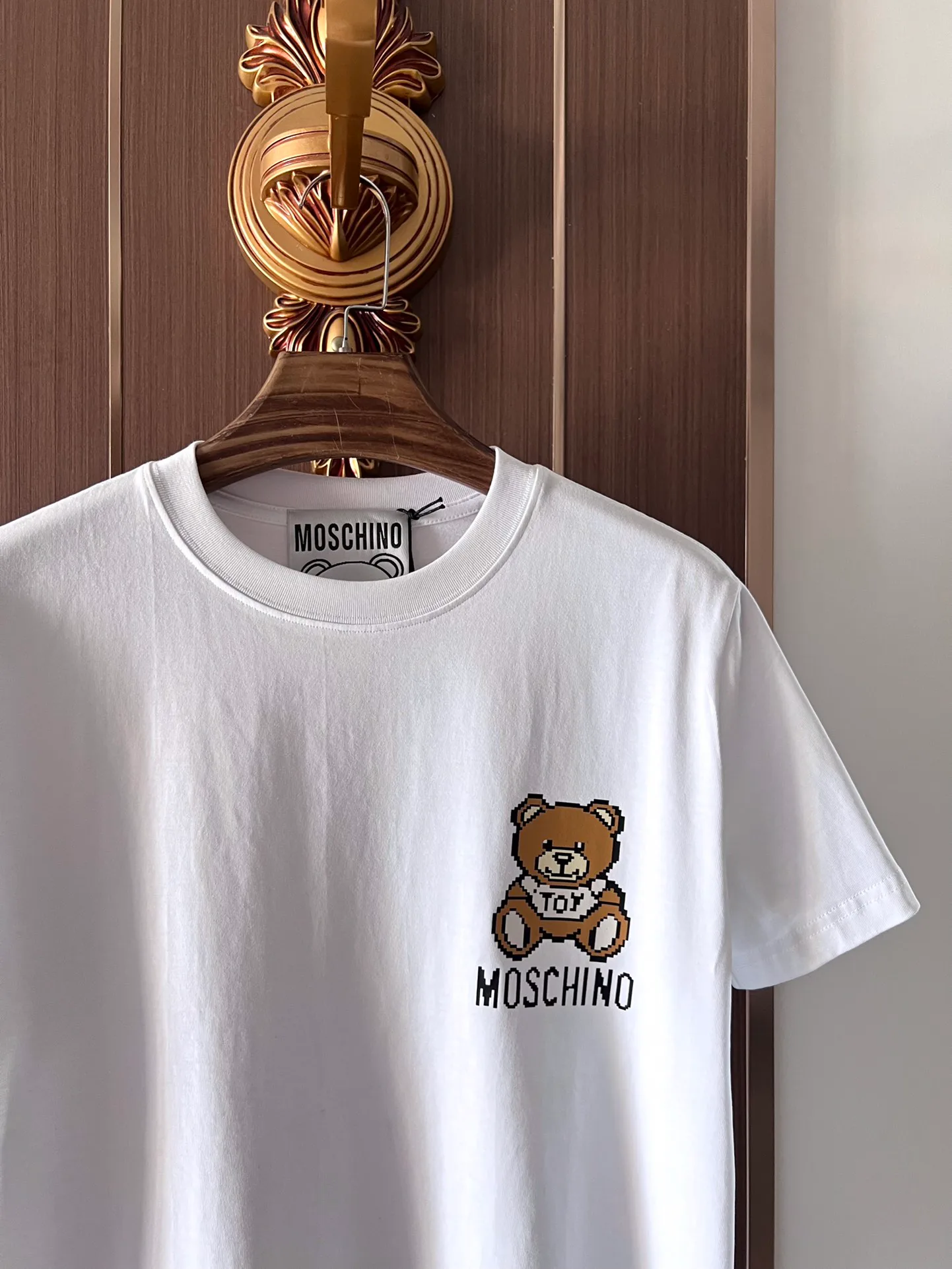 Футболки Женские Moschino 17961269