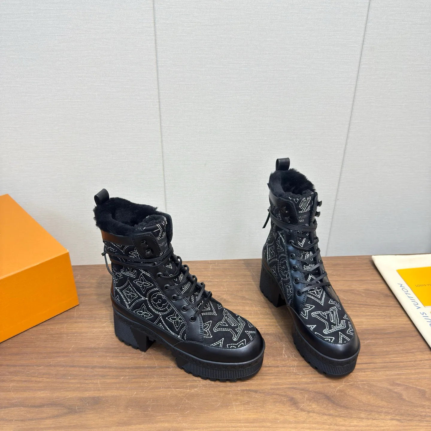 Ботинки Женские Louis Vuitton 20068634