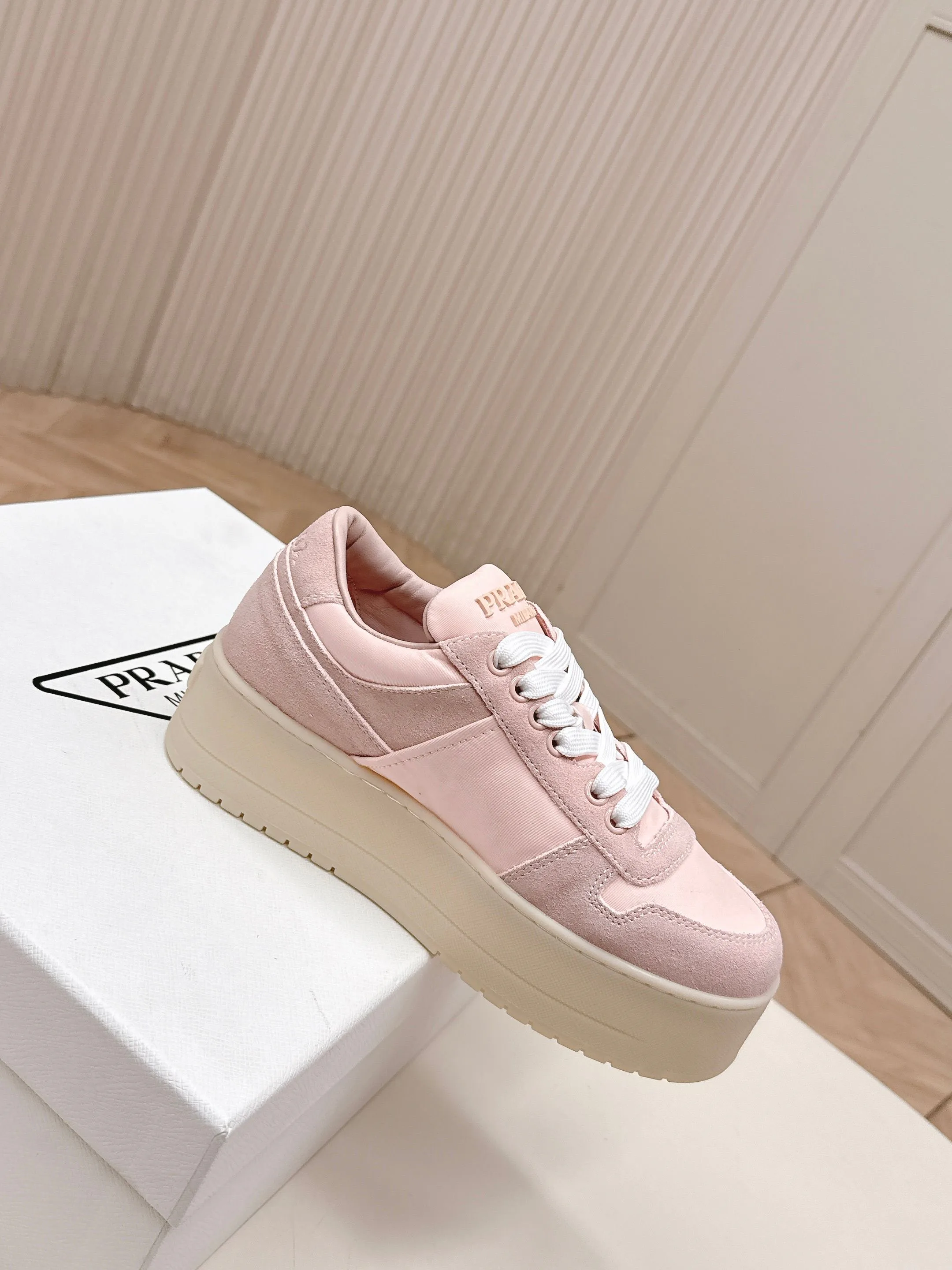 Кроссовки Женские Prada 11594932