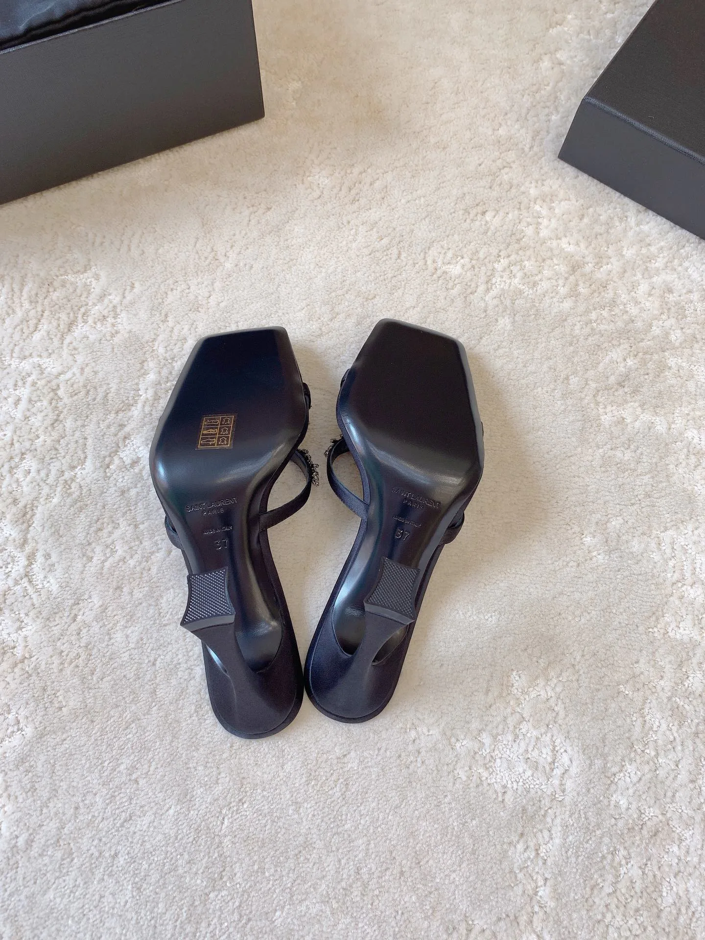 Босоножки Женские Saint Laurent 4348389