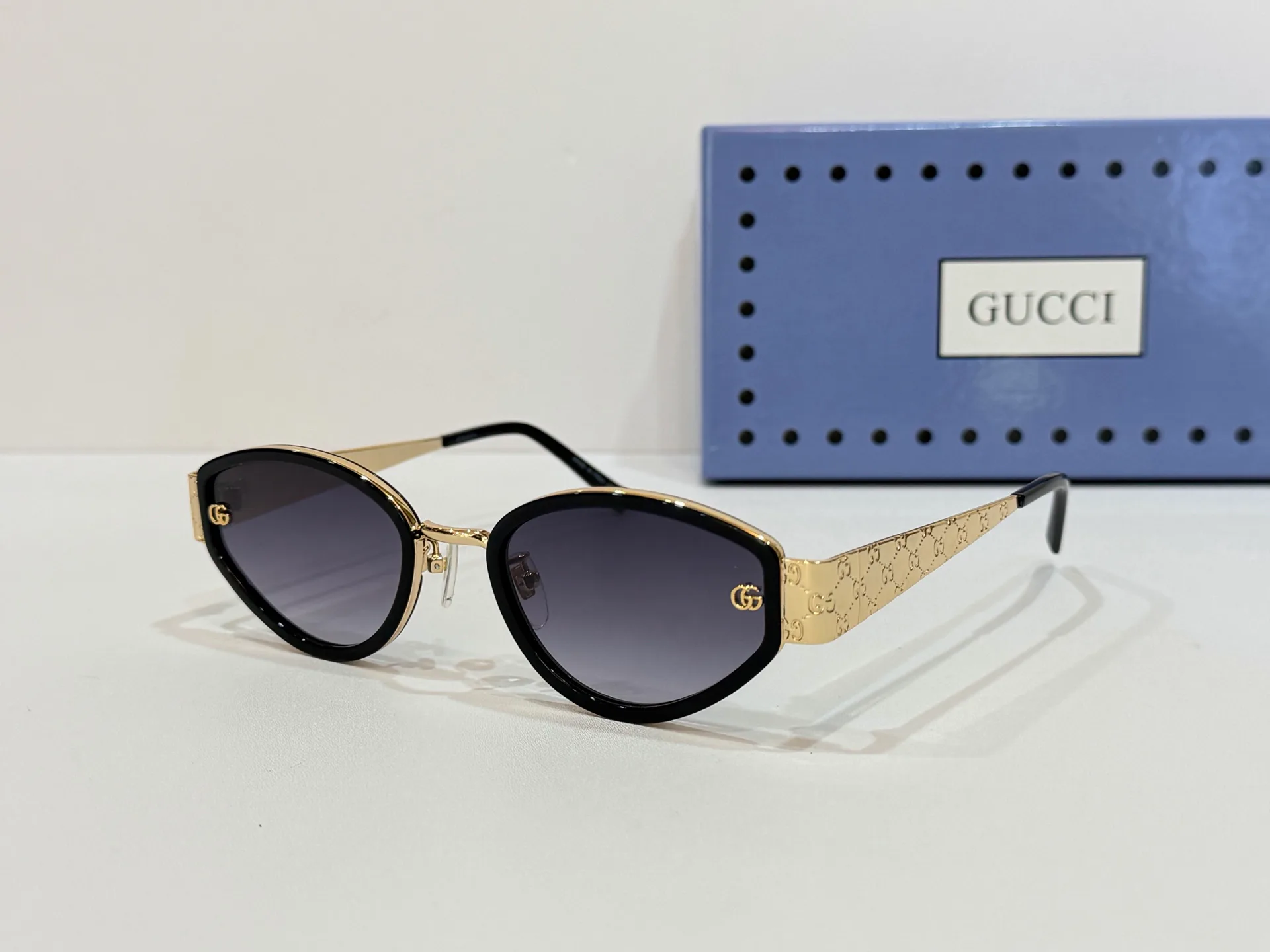 Очки Gucci 13441571