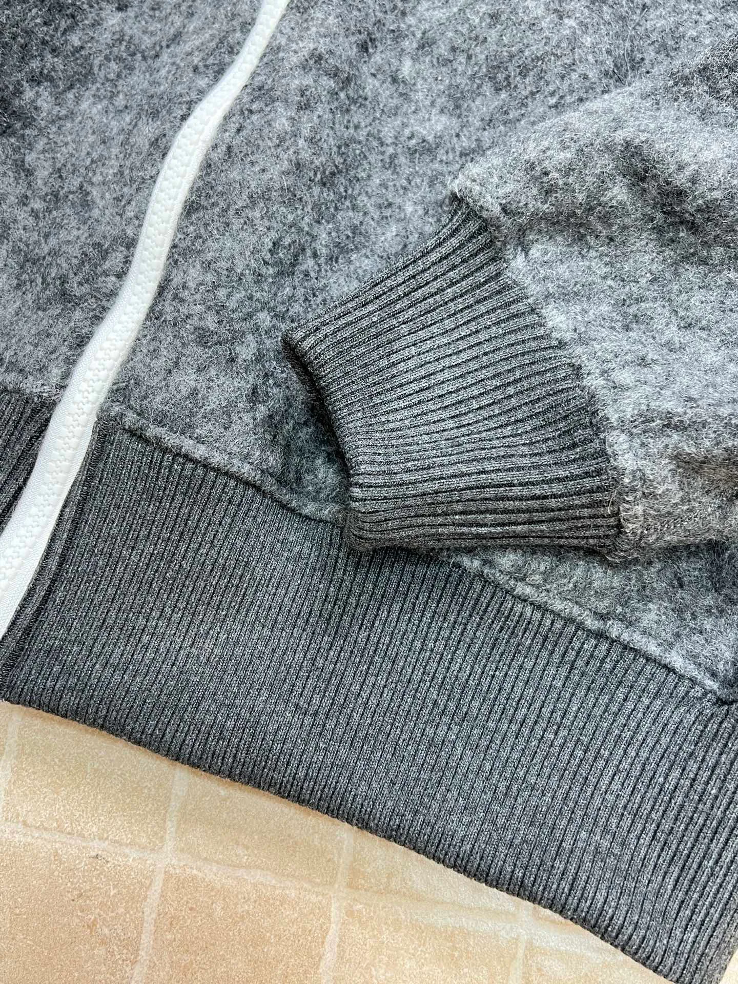 Куртки И Пуховики Женские Canada Goose 17923099