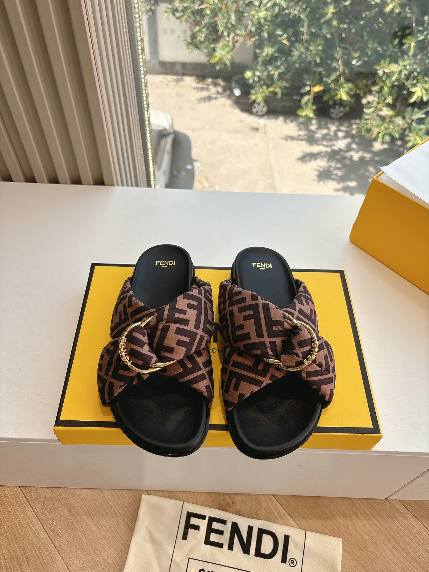 Шлепанцы Женские Fendi 26010