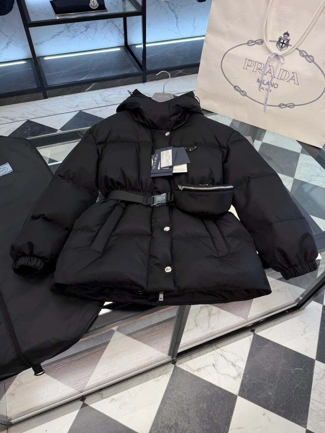 Куртки И Пуховики Женские Prada 17912486