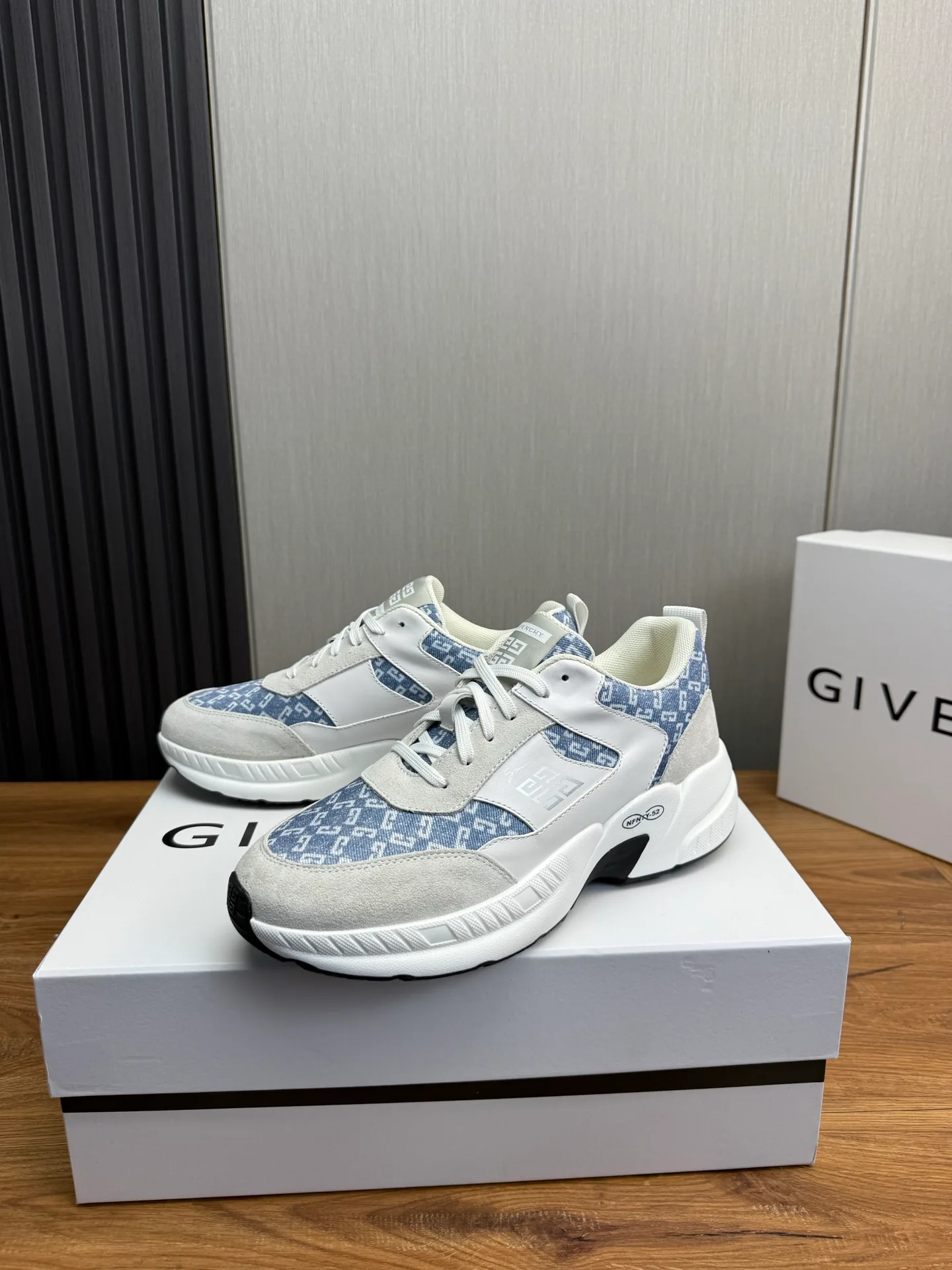 Кроссовки Мужские Givenchy 2380939
