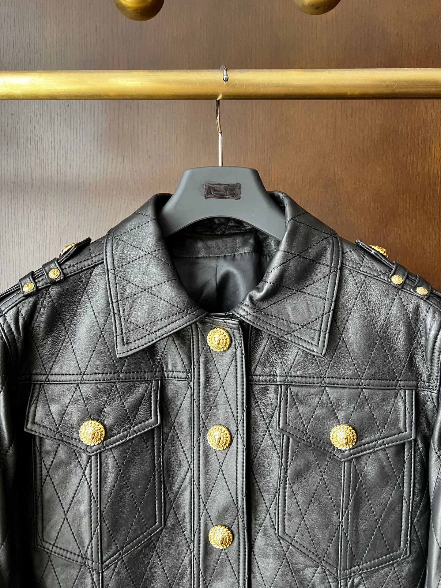 Кожаные Куртки И Дублёнки Женские Chanel 9101645