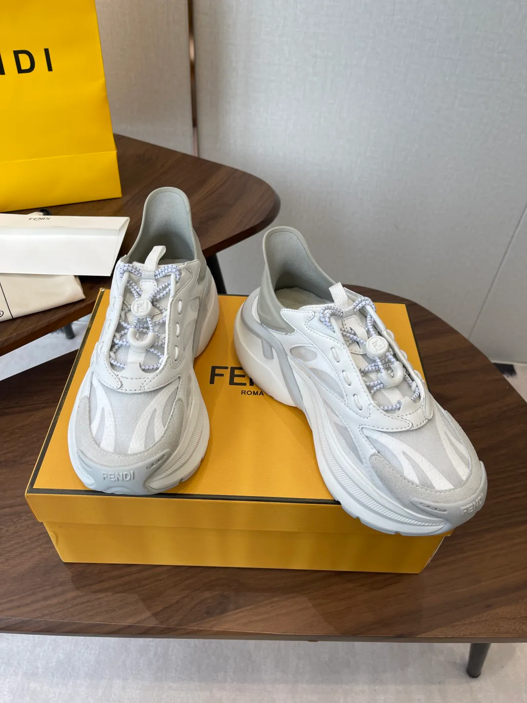 Кроссовки Женские Fendi 11428091