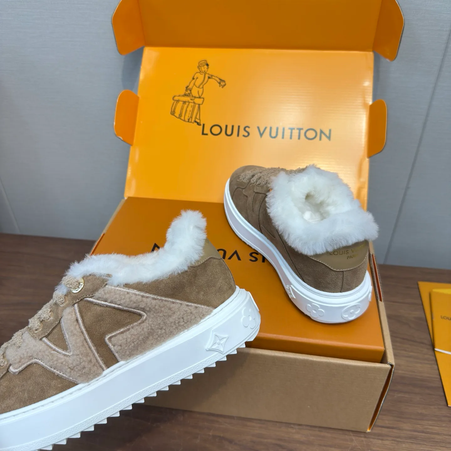 Кроссовки Женские Louis Vuitton 20068629