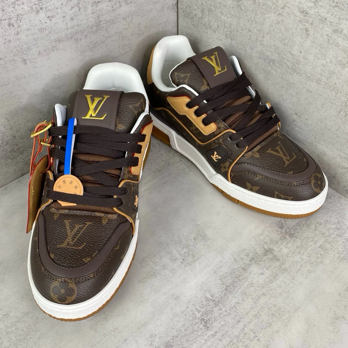 Кроссовки Женские Louis Vuitton 18810891