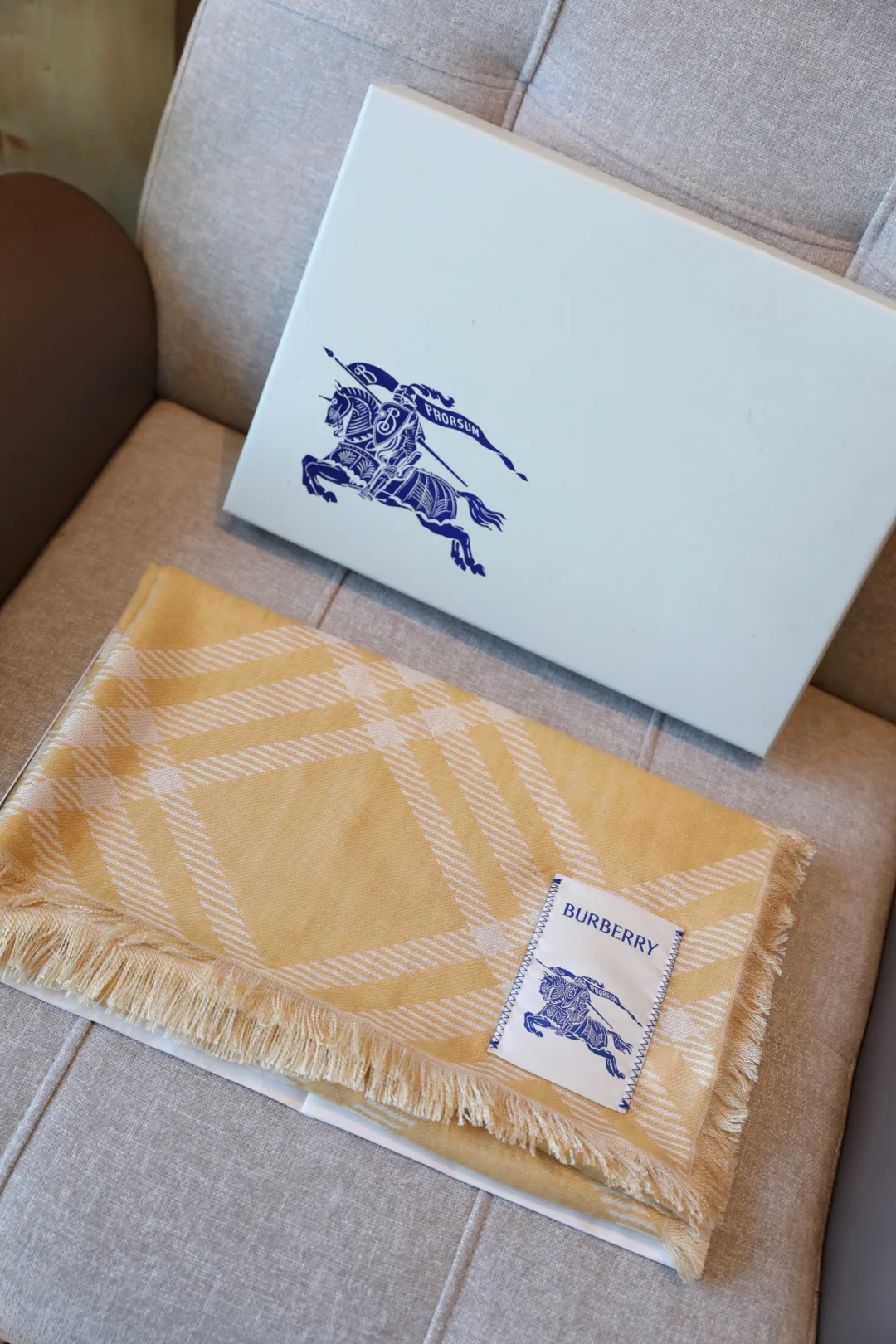 Шарфы Burberry 18419148