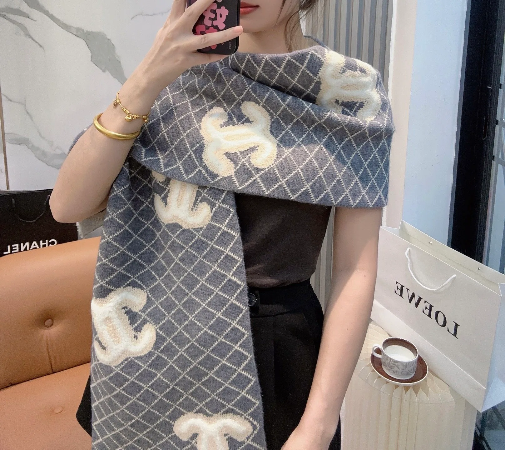 Шарфы Chanel 18105440