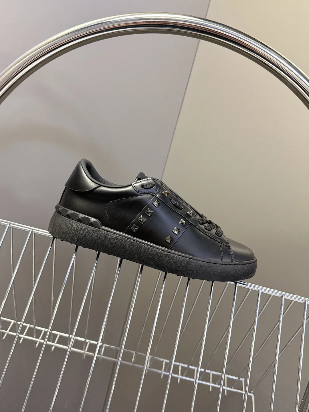 Кроссовки Женские Valentino 18817574