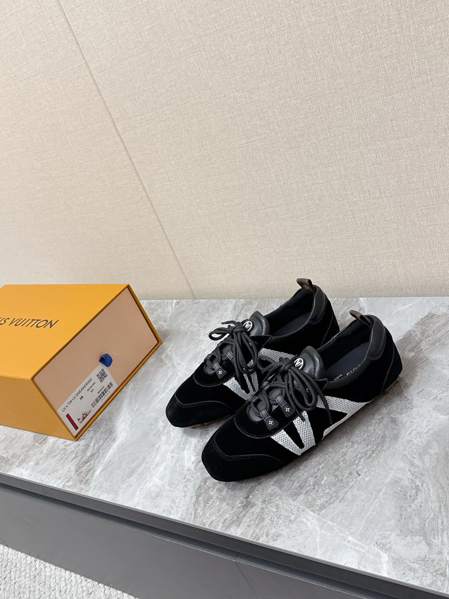 Кроссовки Женские Louis Vuitton 2625307