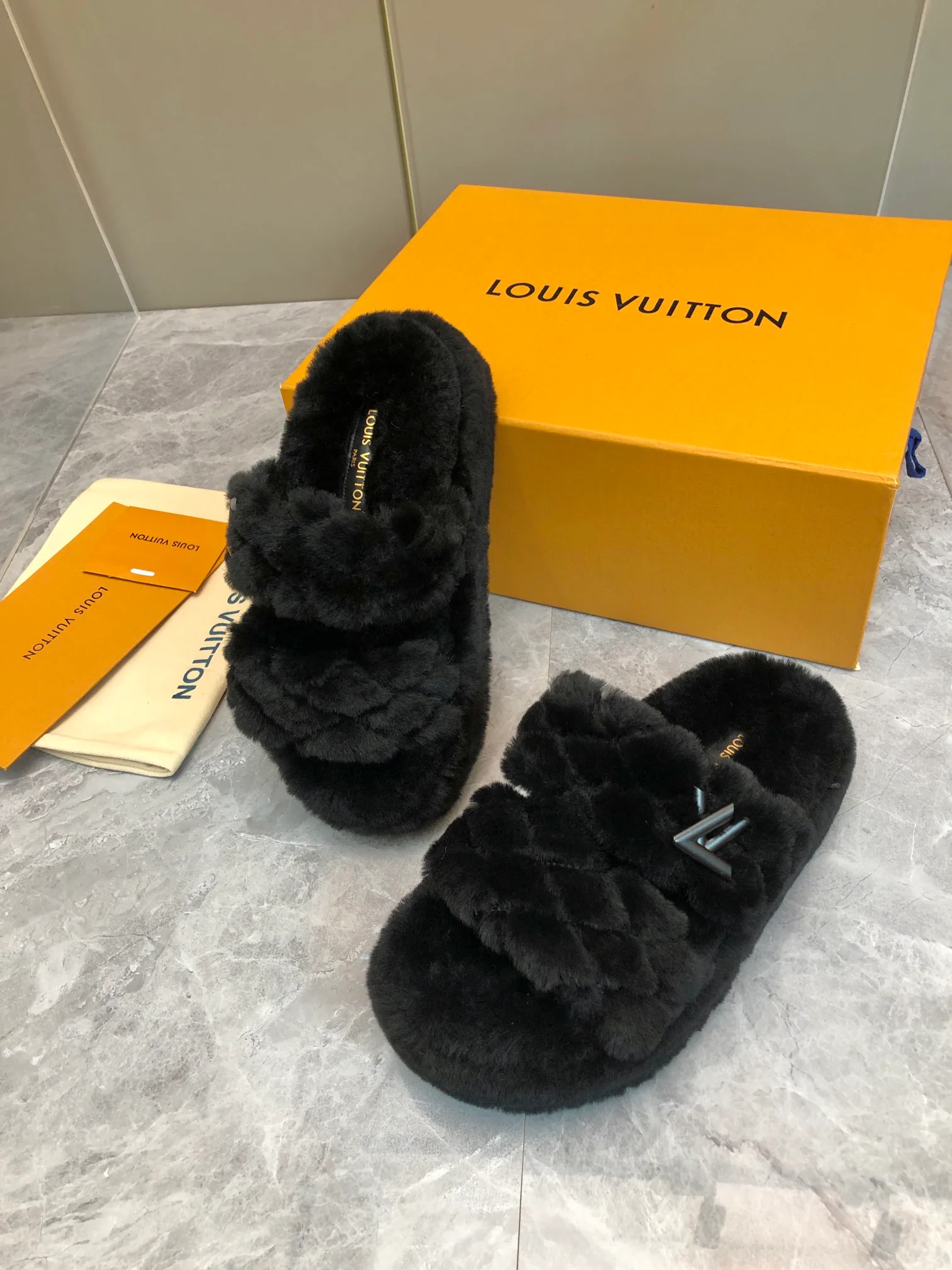 Тапочки Женские Louis Vuitton Тапочки Женские Louis Vuitton