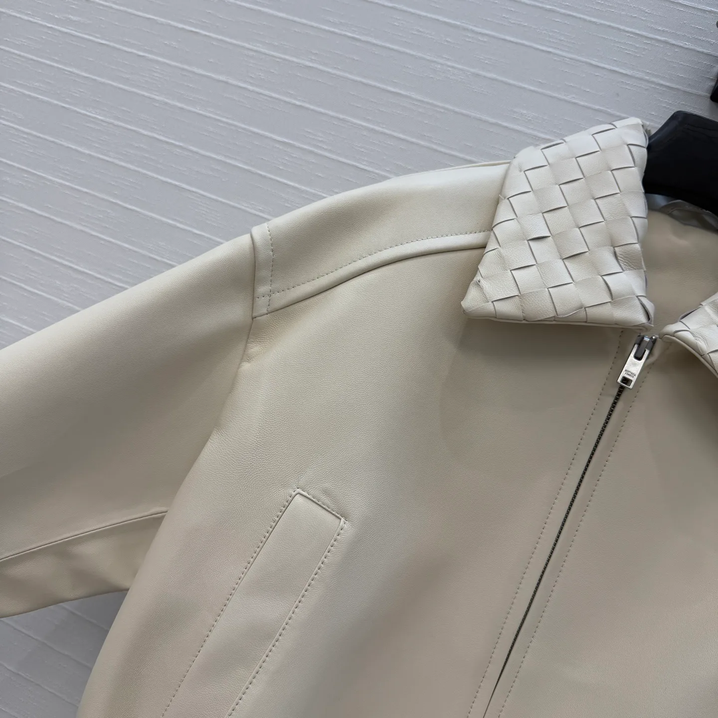 Кожаные Куртки И Дублёнки Женские Bottega Veneta 11787888