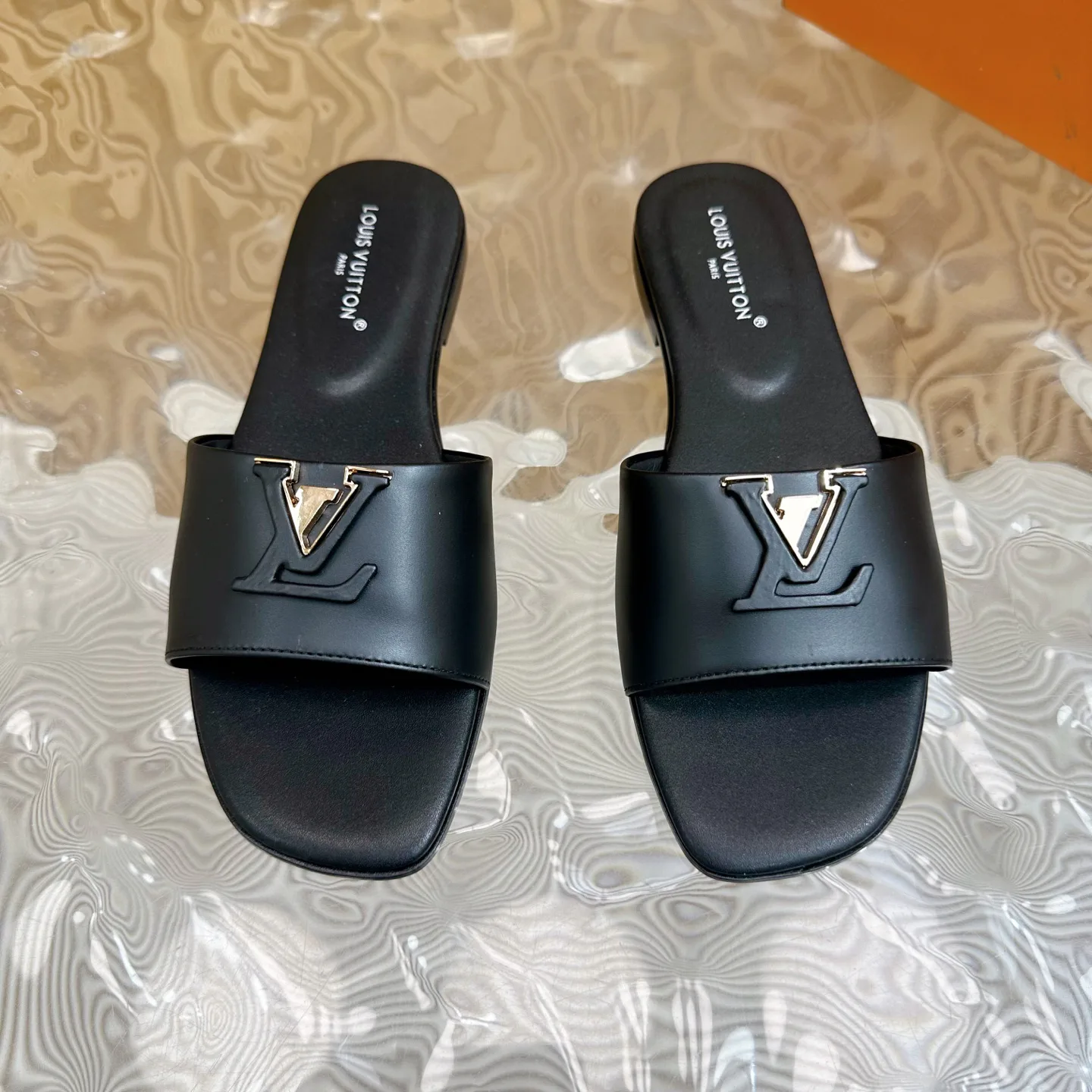 Шлепанцы Женские Louis Vuitton 629252