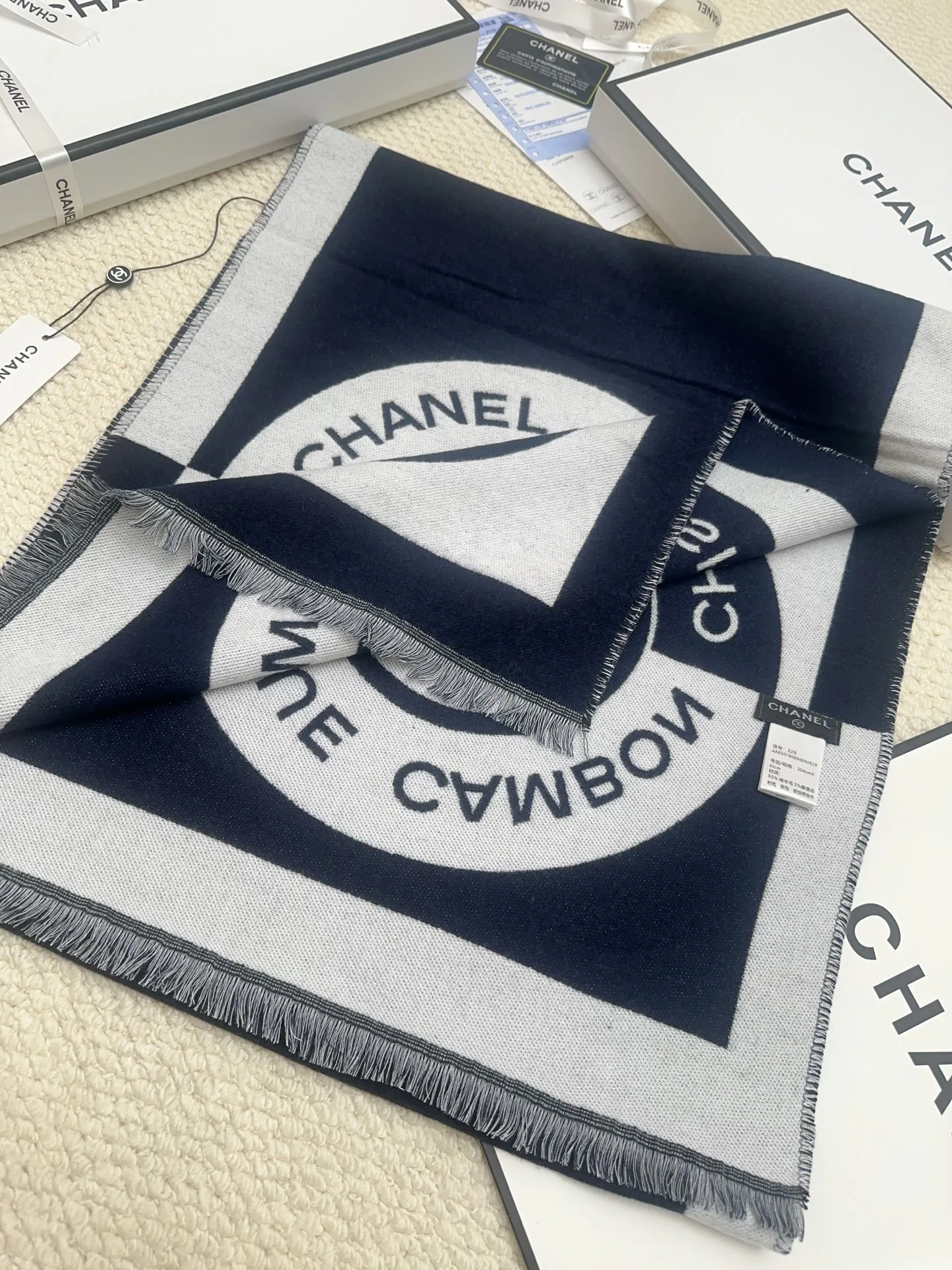 Шарфы Chanel 18627350