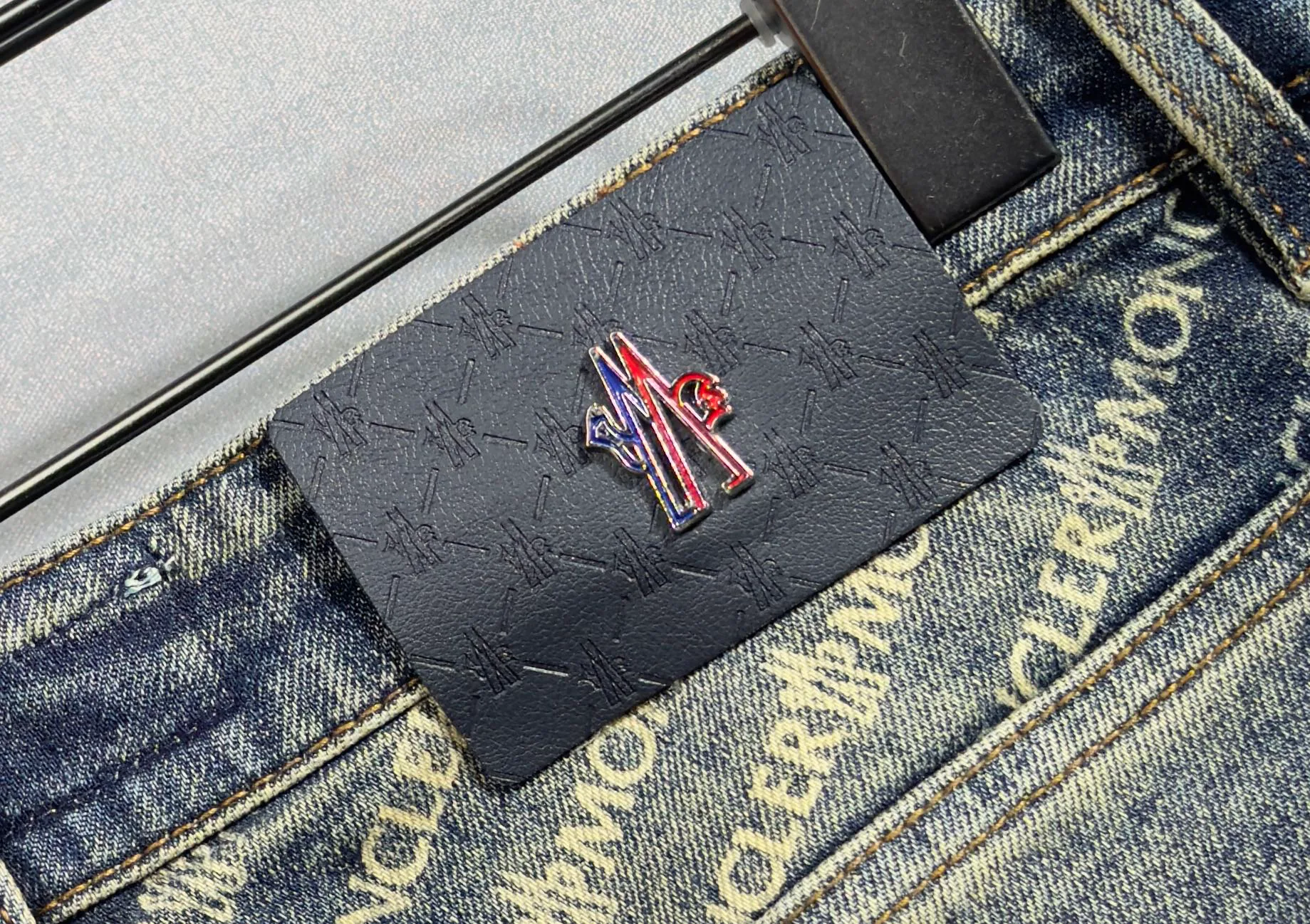 Джинсы Мужские Moncler 18098357