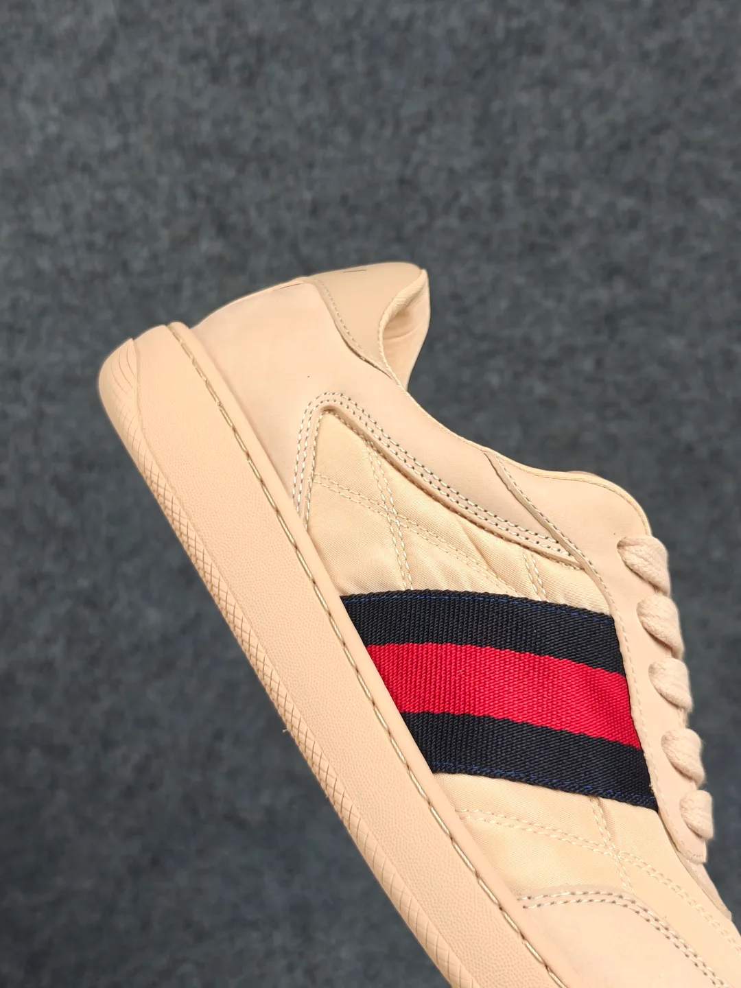 Кроссовки Женские Gucci 18417497