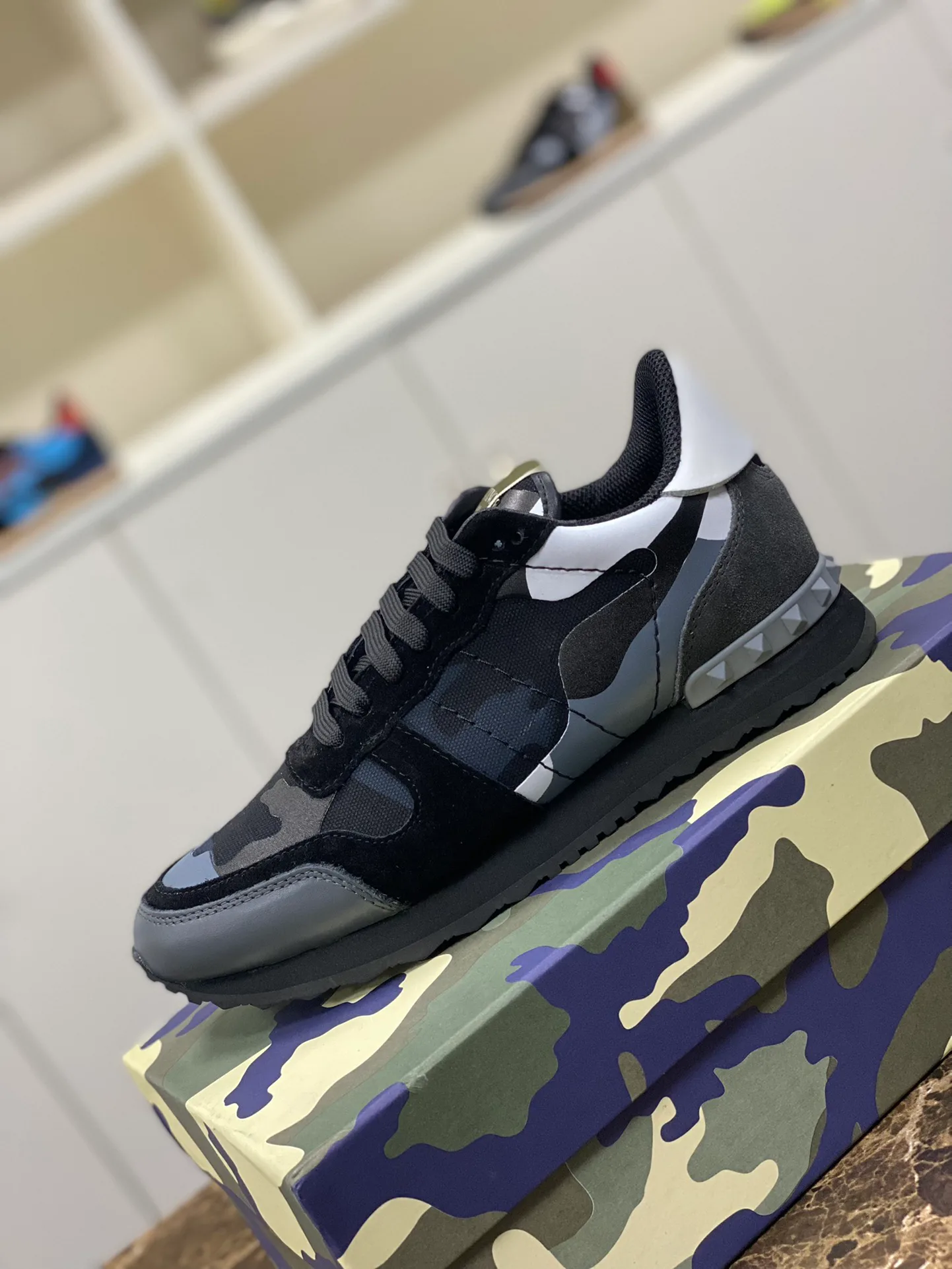 Кроссовки Женские Valentino 10736448