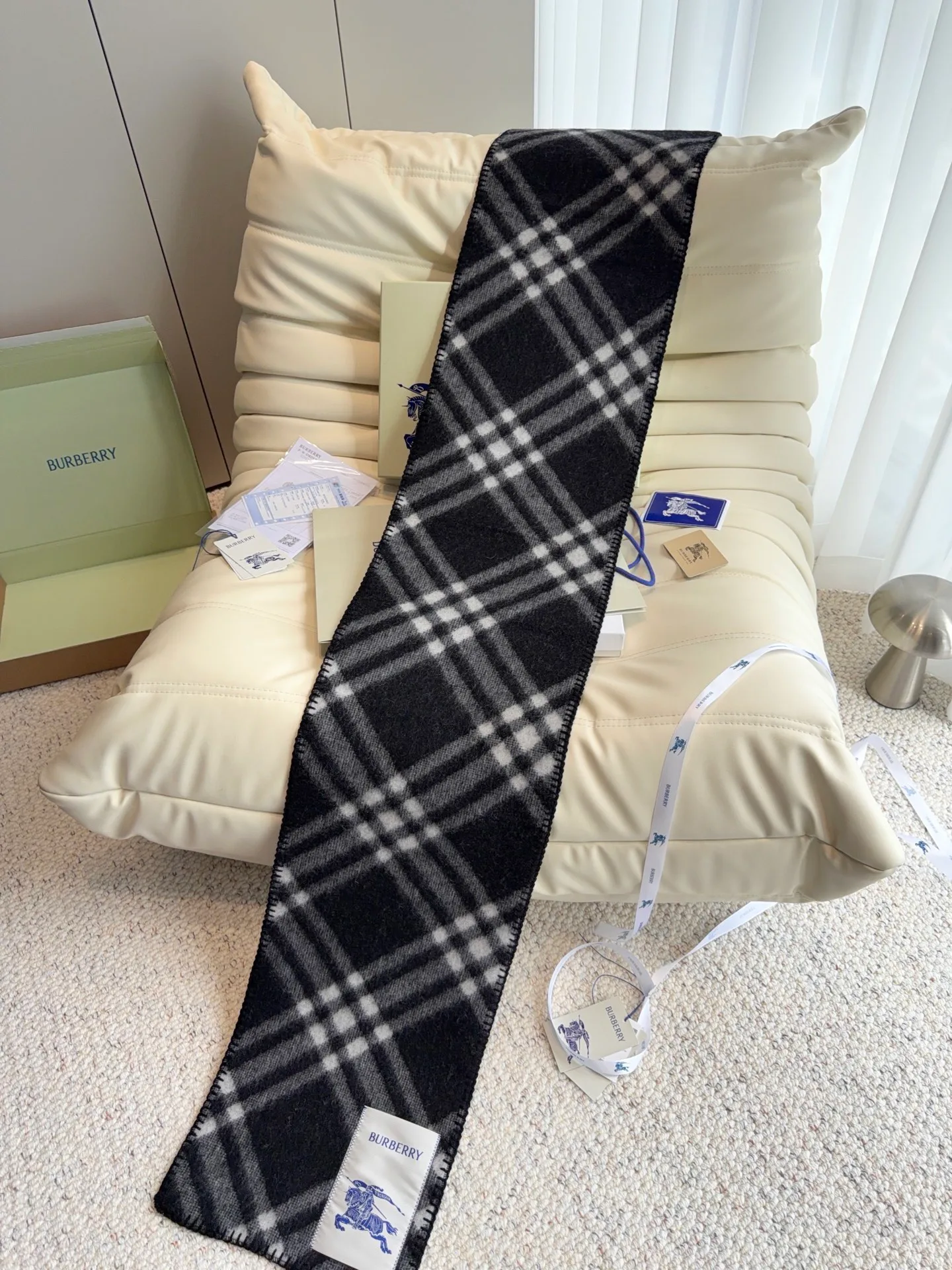 Шарфы Burberry 18104960